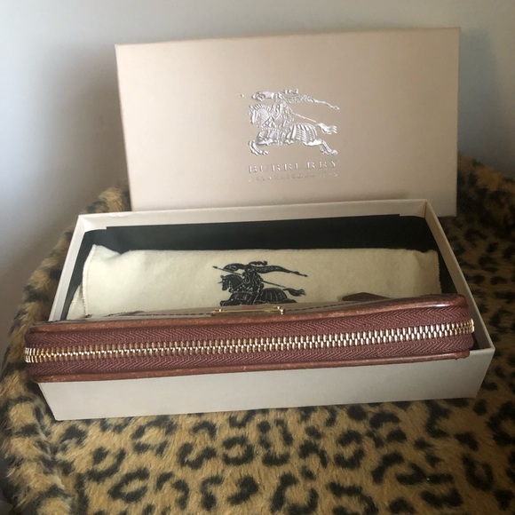 Burberry Zip Around Wallet w/ Box & Dust Bag - Picture 7 of 16